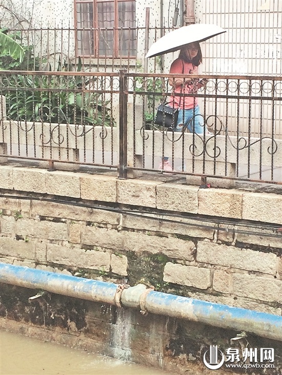 南环城河段截污管脱位、破损。