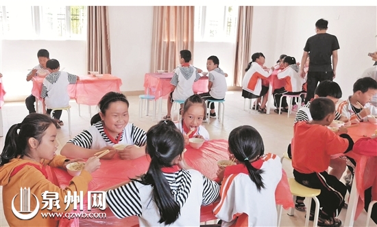 德化县龙浔镇高阳小学“爱心食堂”开张 师生乐享免费午饭