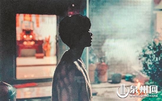 4月份，蔡崇达的母亲特地回到晋江东石，告诉这座她扎根大半辈子的房子，“咱们要动土啦”。