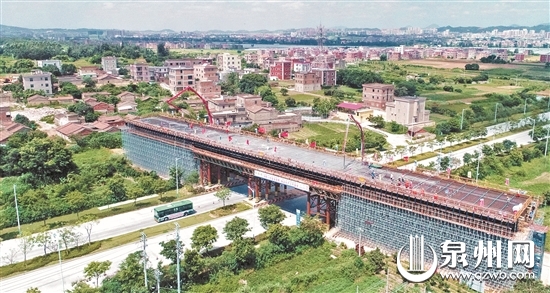 福厦客专全线首座快速通道连续梁完成混凝土浇筑