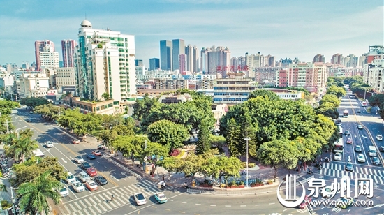 泉州汽车站前的破旧铁皮房已被改造成绿地 泉州汽车站前的破旧铁皮房已被改造成绿地