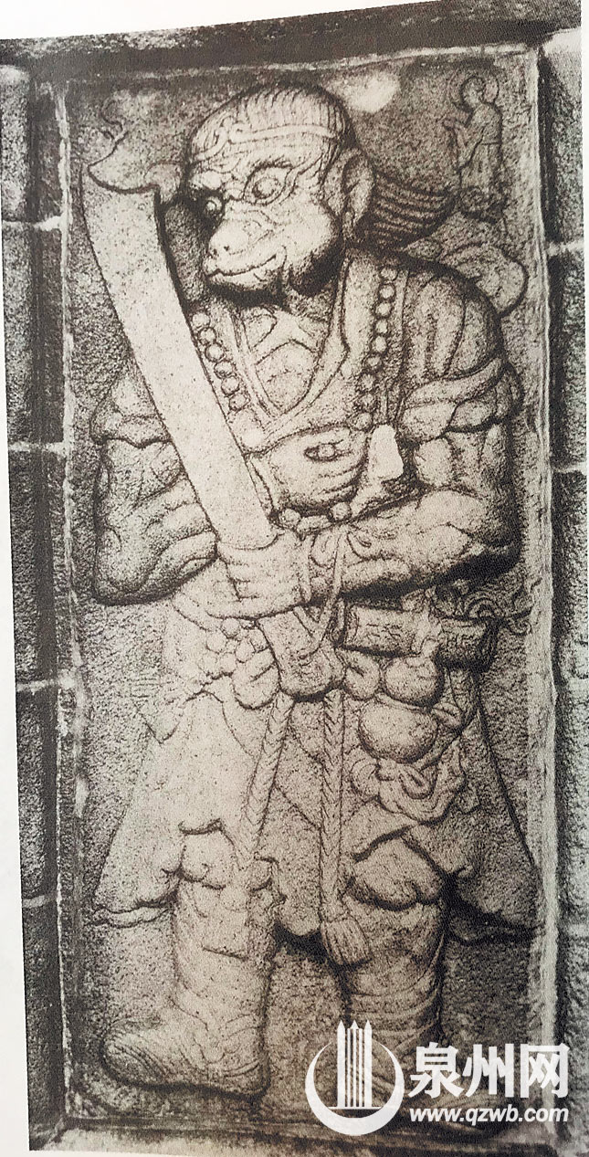 西塔第四层形似孙悟空的浮雕