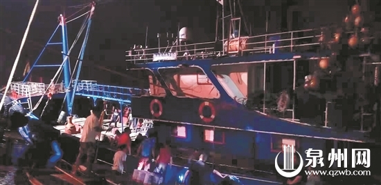 渔船被扶正 渔船被扶正