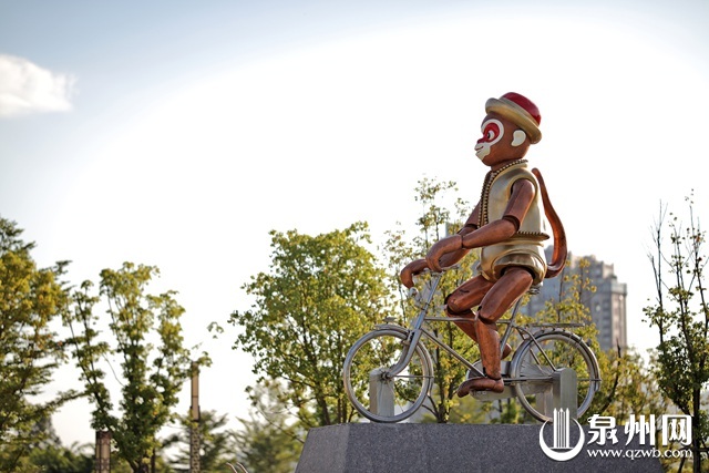 《巡猴》雕塑落户笋江园 《巡猴》雕塑落户笋江园