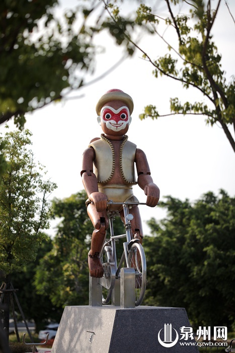 《巡猴》雕塑落户笋江园 《巡猴》雕塑落户笋江园