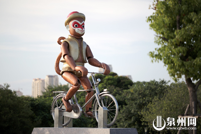 《巡猴》雕塑落户笋江园 《巡猴》雕塑落户笋江园
