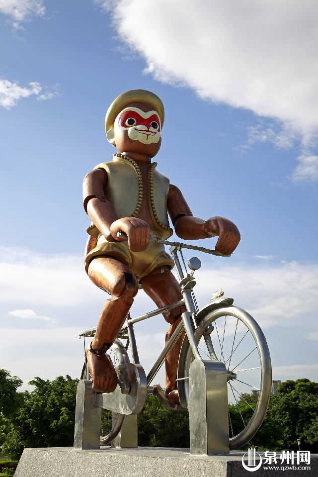 《巡猴》雕塑落户笋江园 《巡猴》雕塑落户笋江园