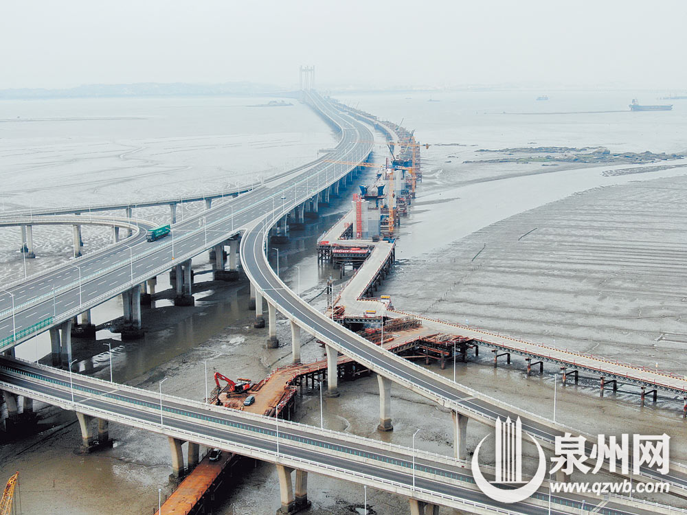 泉州湾跨海大桥主栈桥与沿海大通道处支栈桥完成连接