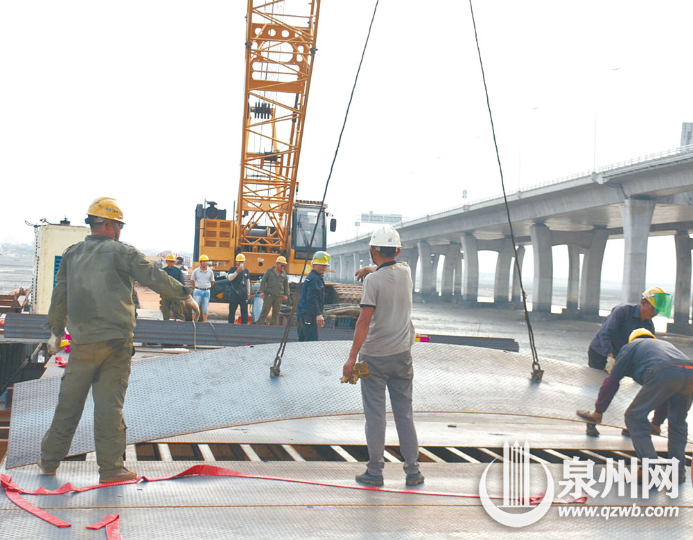 泉州湾跨海大桥主栈桥与沿海大通道处支栈桥完成连接