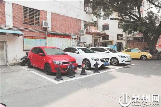 金池巷内已施划了15个停车位   