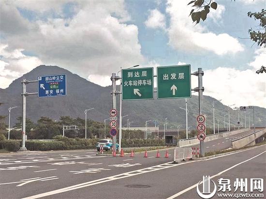 进站匝道上午常封闭，市民质疑不合理。  