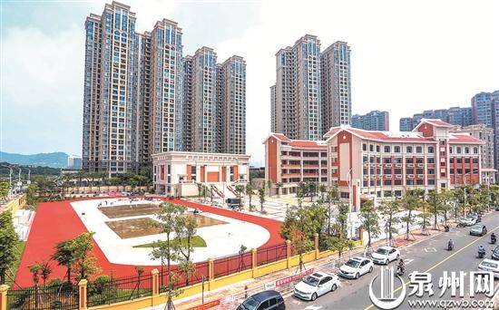 新建成的晋江第三实验小学金针校区新闽南风格建筑格外鲜艳,将在今秋投入使用。 (董严军 摄) 新建成的晋江第三实验小学金针校区新闽南风格建筑格外鲜艳,将在今秋投入使用。 (董严军 摄)