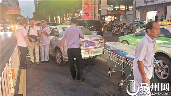 男子被120送往医院救治 