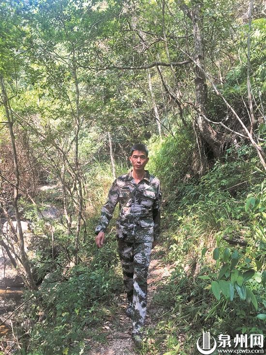 30年护林员生涯，林福祥的足迹踏遍了保护区的山山水水、沟沟壑壑。