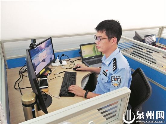 郭志勇经常深夜加班,钻研办案助力软件。 郭志勇经常深夜加班,钻研办案助力软件。