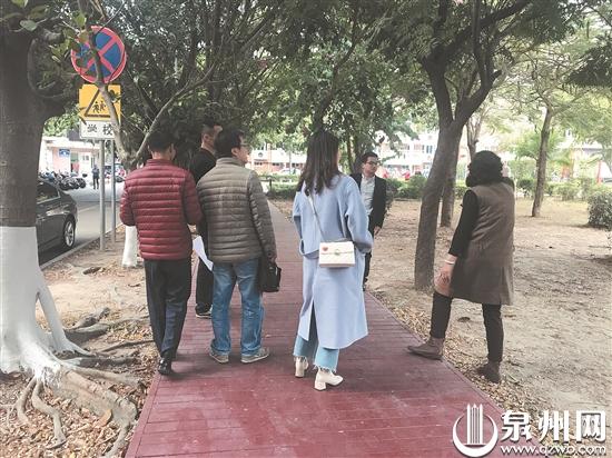 结合小区环境修建休闲慢道