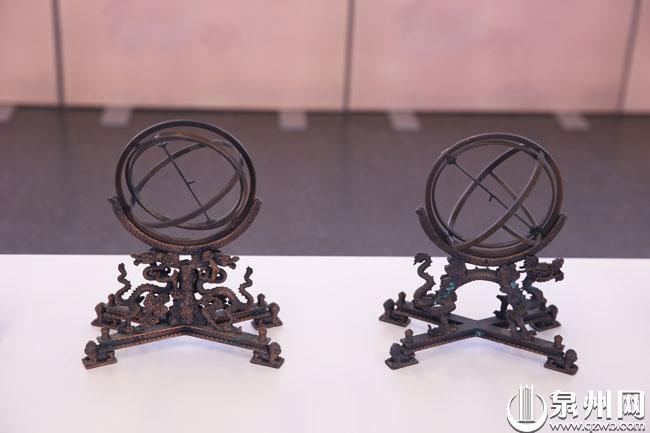 《从指南针到北斗——领略古今中国时空技术对人类文明的巨大贡献》展览上的物件（林书修 摄）