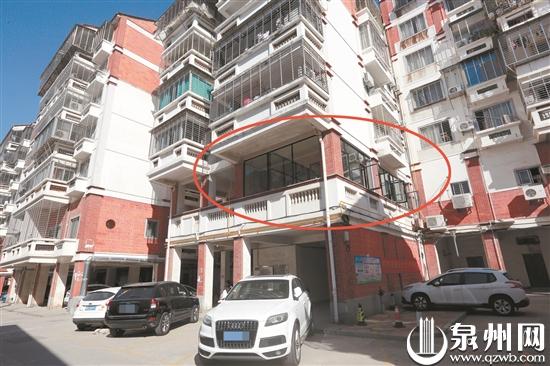 架空层装上了玻璃窗