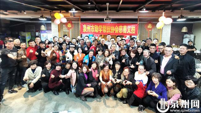 协会部分会员留影合照。