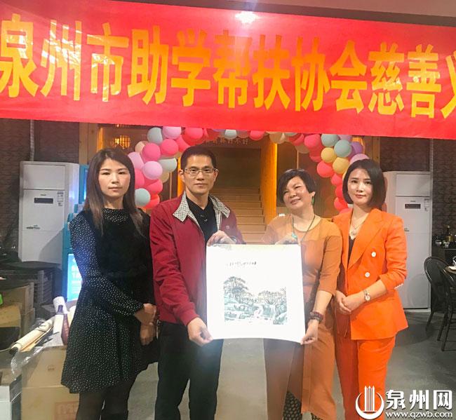 协会创始人庄金泉和赖明珠会长祝福新一年会更加美好。