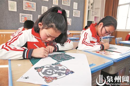 传统纸剪出时尚味