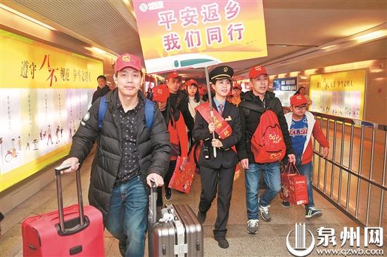 昨日1000余名来自重庆、南昌、武汉等务工人员，从泉州火车站出发，踏上返乡路。