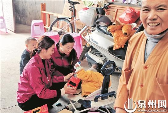 泉州大开元寺公益协会和爱心组织为困难家庭送去春节的问候