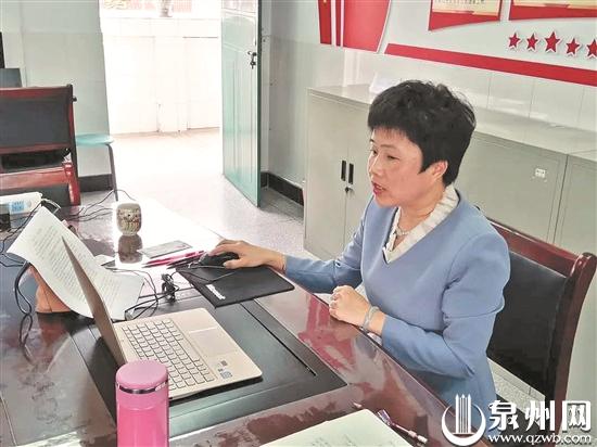 鲤城实小校长蔡晓芹为老师们上网课