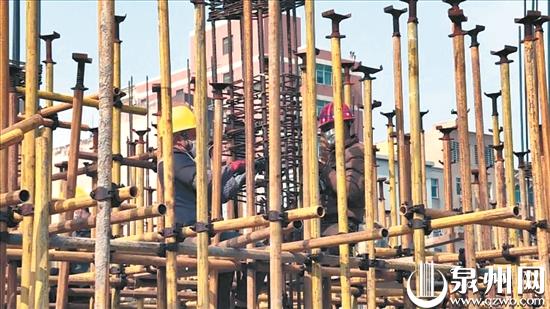 崇武敬老院项目现场正紧张施工