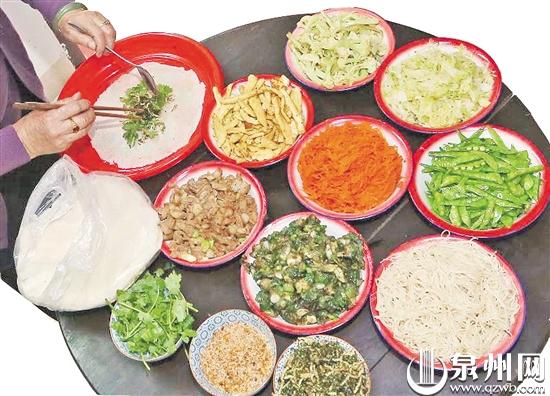 这几天老城区市民纷纷开始制作清明"润饼菜"