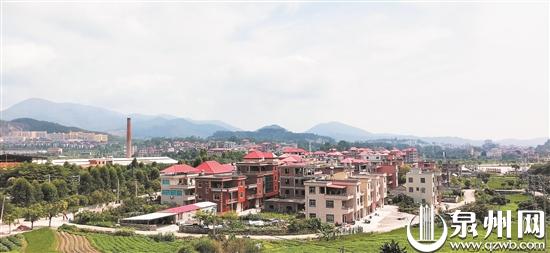 一幢幢楼房伫立，美丽如画。