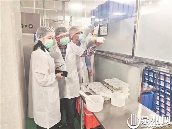 监管人员对全市供校集体用餐配送单位开展专项检查