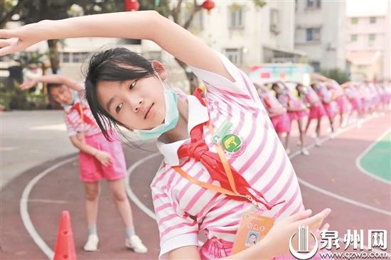 学校创编两个版本的《身心SPA操》