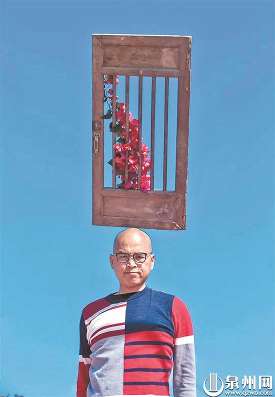 陈文令说,农村的平凡之物顶一顶,顶出一个充满诗意的春天。 陈文令说,农村的平凡之物顶一顶,顶出一个充满诗意的春天。