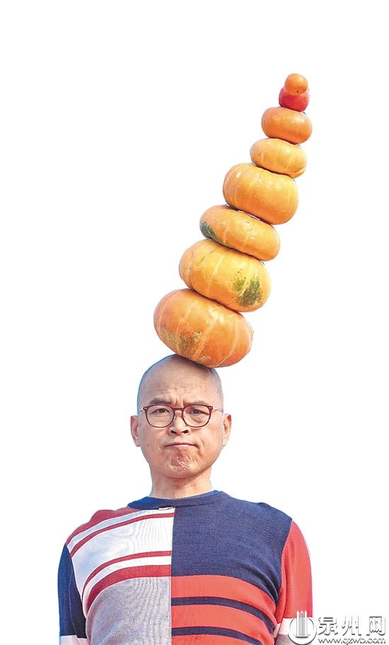 陈文令说,农村的平凡之物顶一顶,顶出一个充满诗意的春天。 陈文令说,农村的平凡之物顶一顶,顶出一个充满诗意的春天。