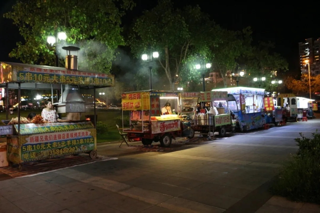 地摊经济重燃人间烟火永春县城3000多个摊位全部恢复经营