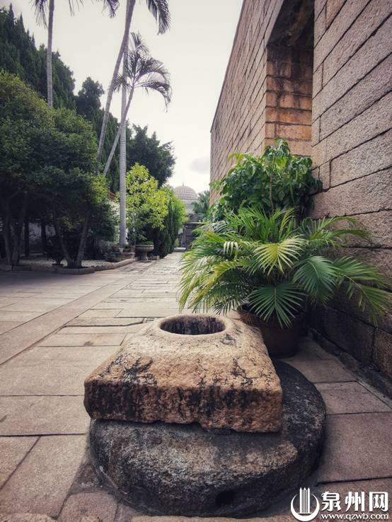 清净寺古礼拜大殿北墙外的古井。