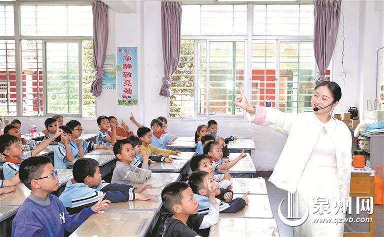 情暖童心流动少年宫暨希望工程一堂课走进晋江市西滨镇中心小学