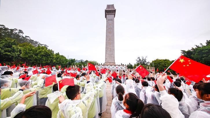 泉州大中小学思政课走进烈士陵园
