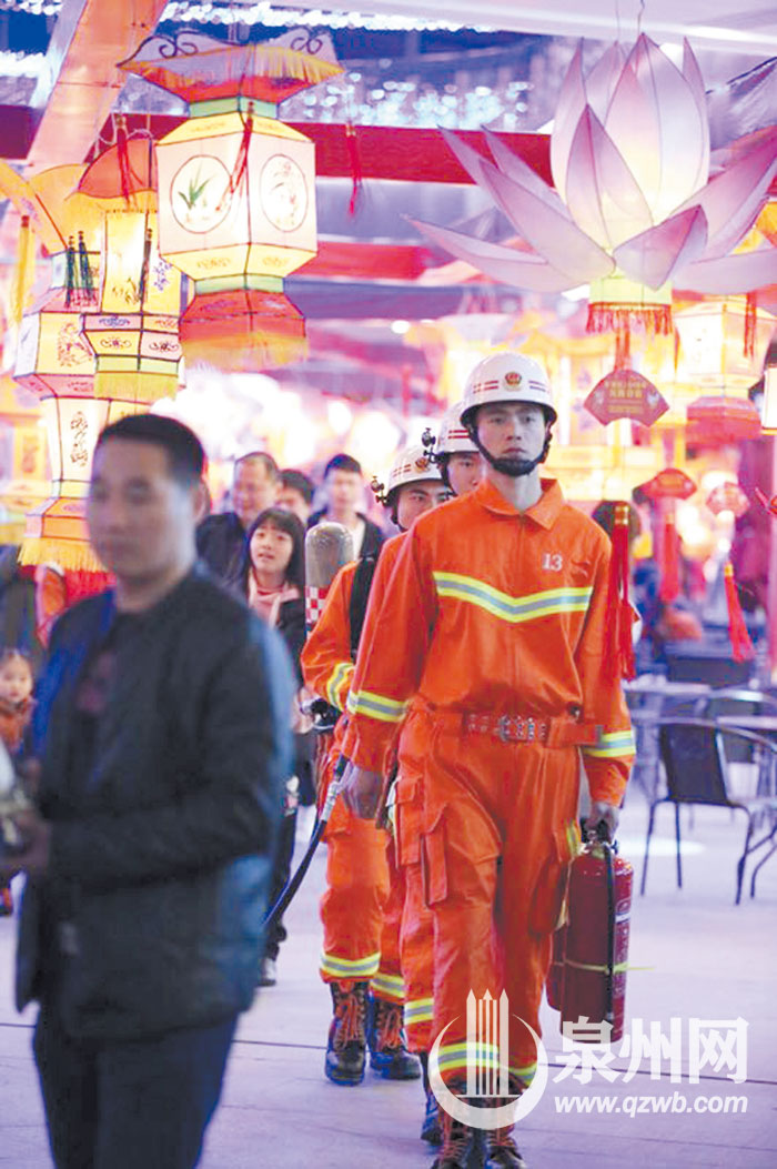 为灯会护航 为灯会护航