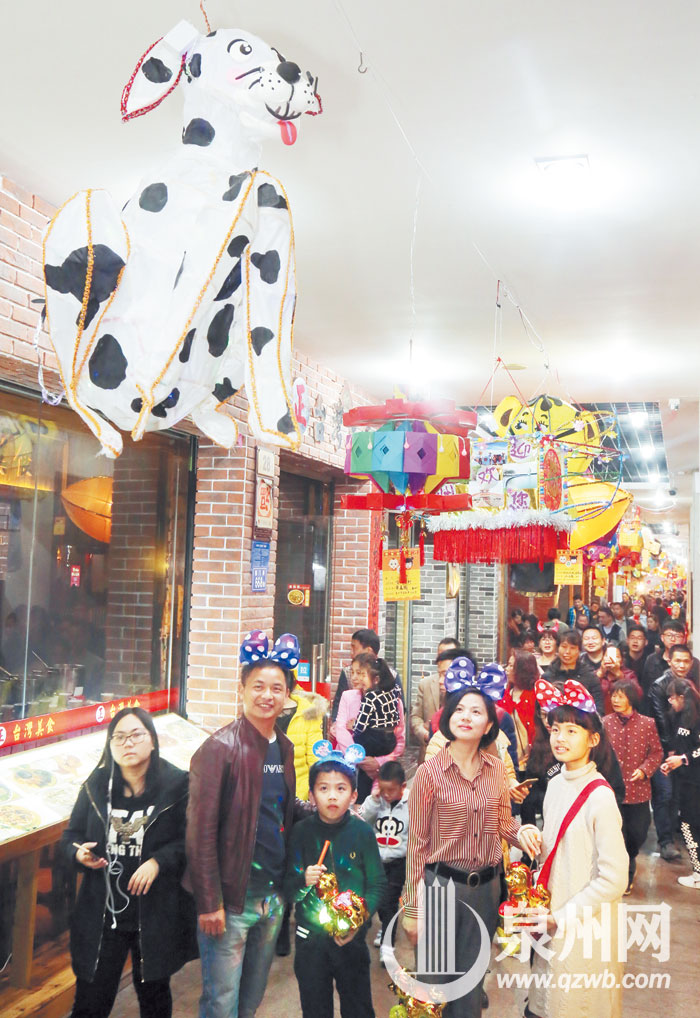 造型各异的少儿花灯同样引人关注(张九强 摄) 造型各异的少儿花灯同样引人关注(张九强 摄)