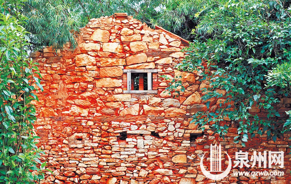 出砖入石墙,安放着许多人小时候的记忆。(黄碧琼 摄) 出砖入石墙,安放着许多人小时候的记忆。(黄碧琼 摄)