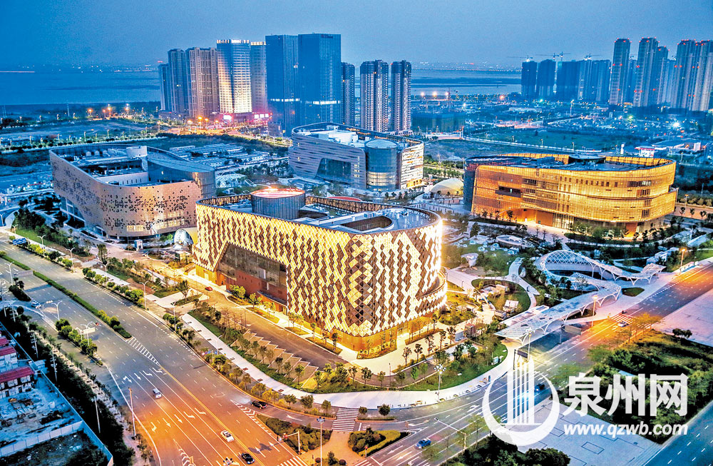 泉州市公共文化中心“花瓣” 亮灯