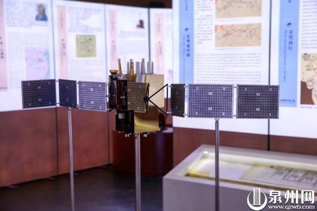 《从指南针到北斗——领略古今中国时空技术对人类文明的巨大贡献》展览上的物件(林书修 摄) 《从指南针到北斗——领略古今中国时空技术对人类文明的巨大贡献》展览上的物件(林书修 摄)