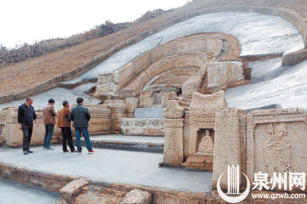 古墓为夫妻合葬墓，规模较大，当地鲜见。