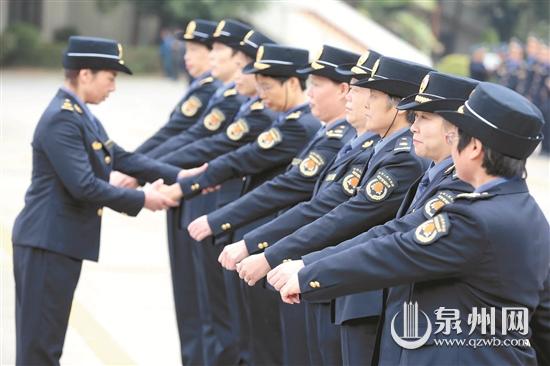 换装仪式前的军训