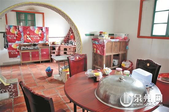 上世纪90年代，餐厅渐渐出现在百姓家中。