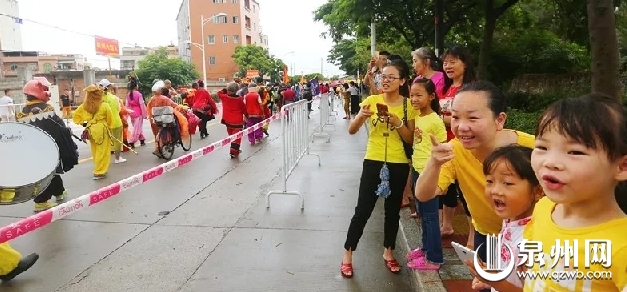 今天泉州数万人围观海上这一幕！大量高清图片刷屏……