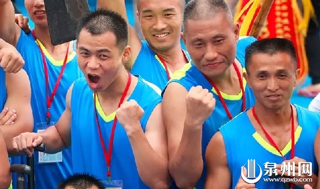 今天泉州数万人围观海上这一幕！大量高清图片刷屏……