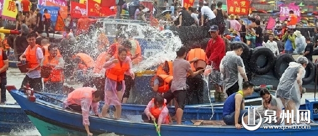 今天泉州数万人围观海上这一幕！大量高清图片刷屏……